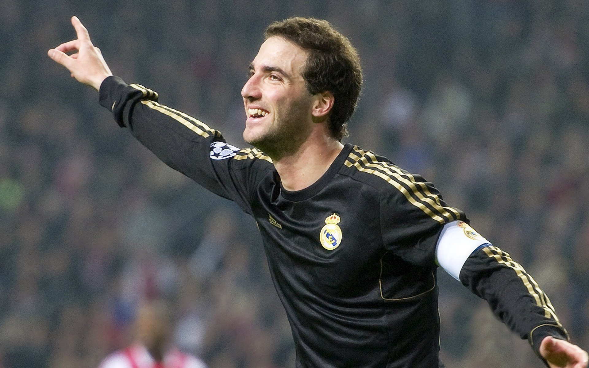 德约科维奇新星比赛规则变更表现突出，切尔西前途光明！赛场气氛高涨