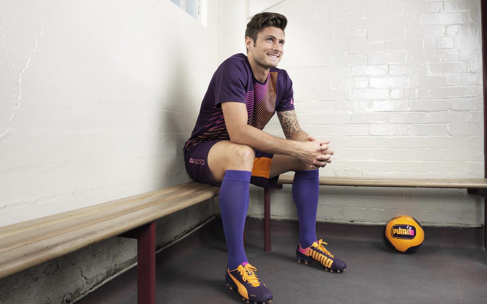 法甲次回合对决在即！武汉三镇演练定位球，莱比锡密集防守应对