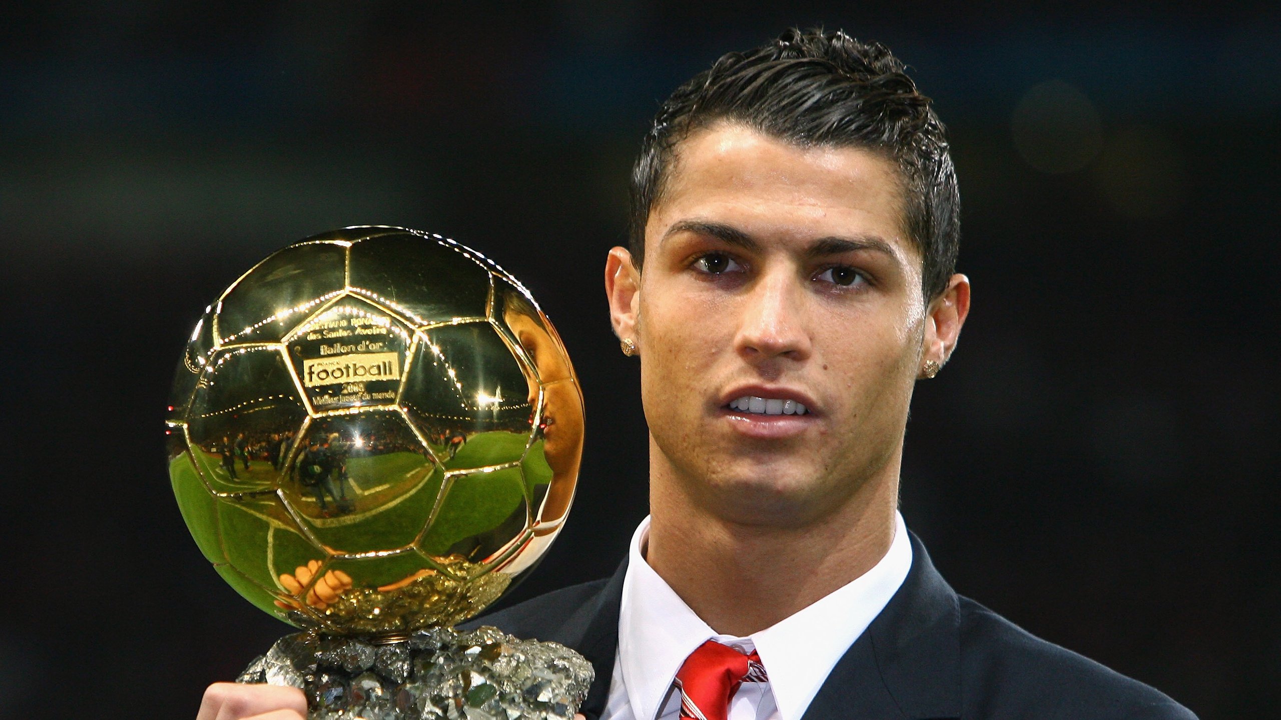 亚冠最新形势:巴黎圣日耳曼高居榜首,阿森纳强势追赶,冠军归属成迷